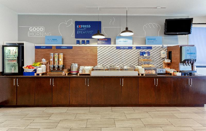 منتجع Holiday Inn Express & Suites Oceanfront Daytona Beach Shores, An Ihg