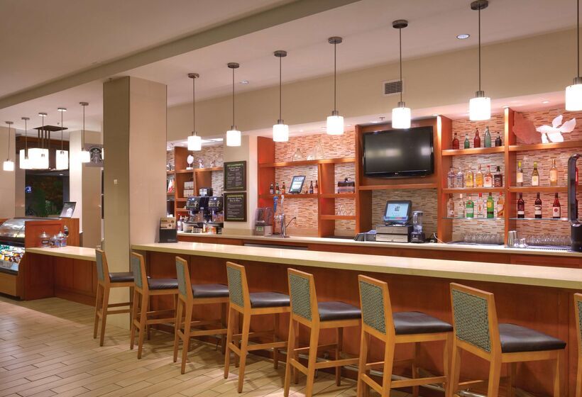 Курорт Hyatt Place Waikiki Beach