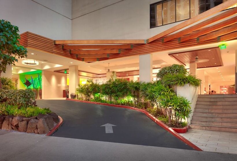 Курорт Hyatt Place Waikiki Beach