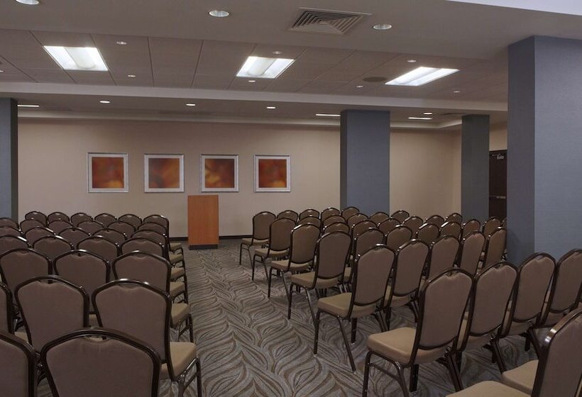 Курорт Hyatt Place Waikiki Beach