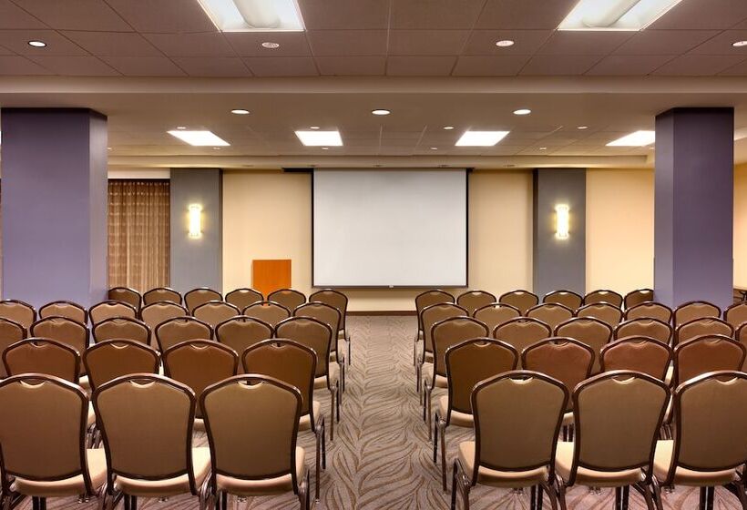 Курорт Hyatt Place Waikiki Beach