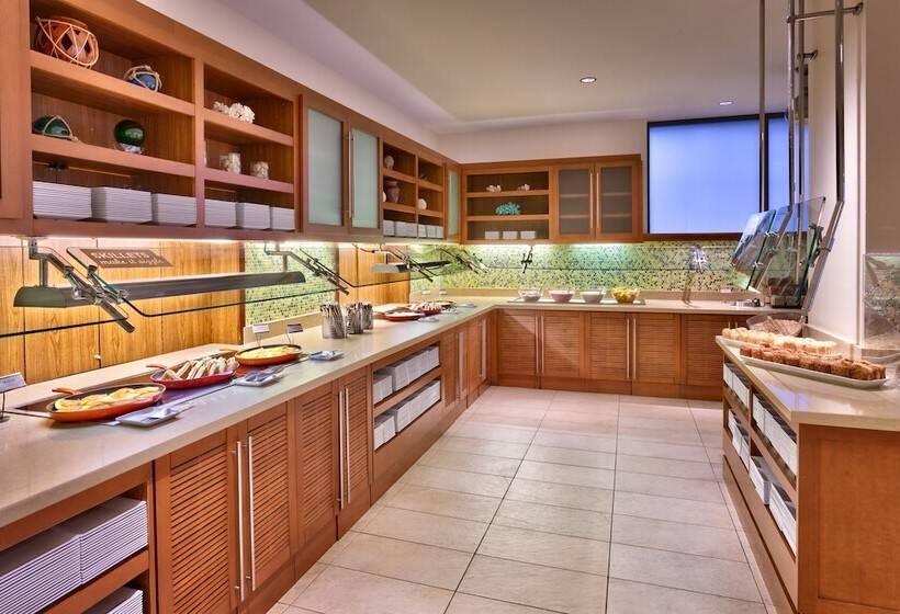 Курорт Hyatt Place Waikiki Beach