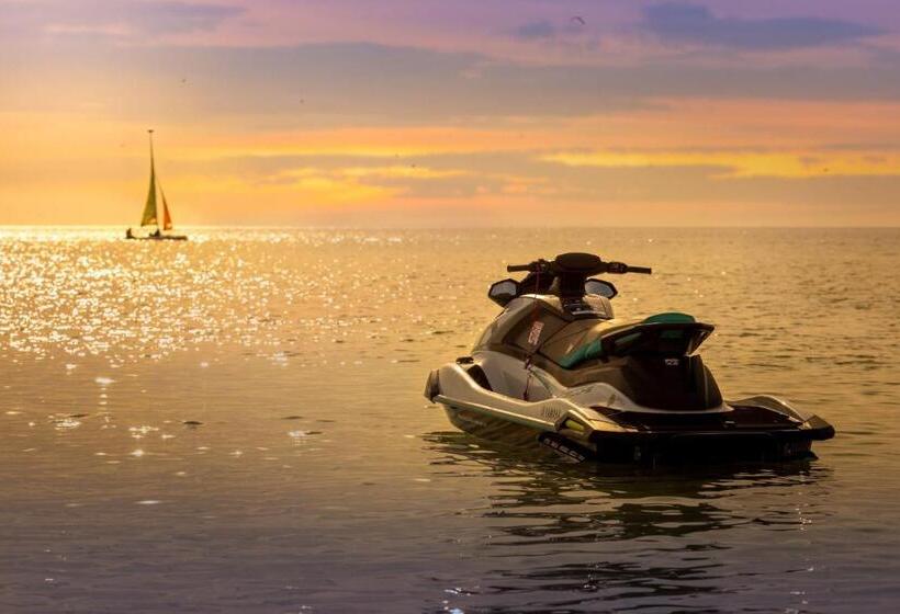 منتجع Marriott's Crystal Shores