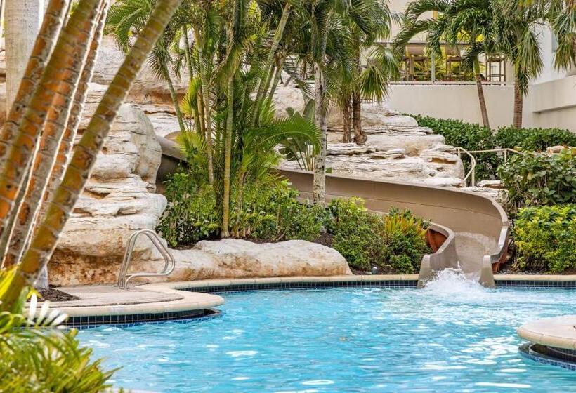 منتجع Marriott's Crystal Shores