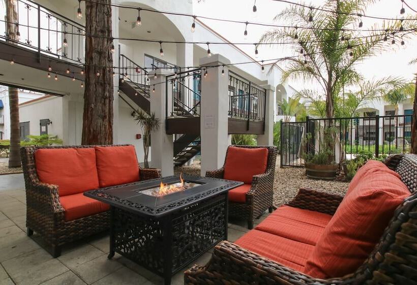 אתר נופש Oxford Suites Pismo Beach