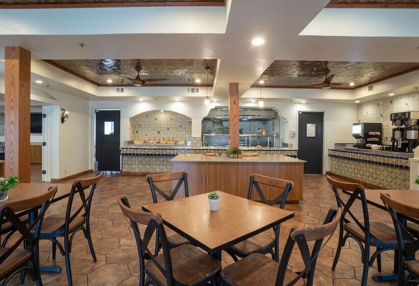 אתר נופש Oxford Suites Pismo Beach