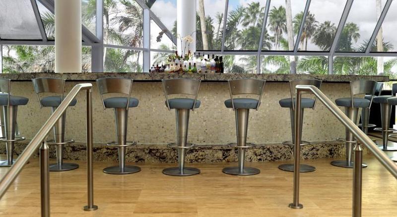 渡假胜地 Pier 66 Hotel & Marina