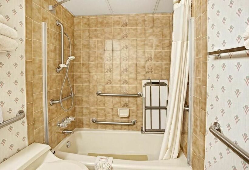 فندق على الطريق Super 8 By Wyndham Long Beach