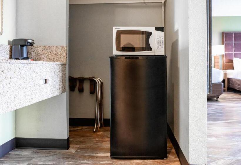 The Buena Park Hotel & Suites