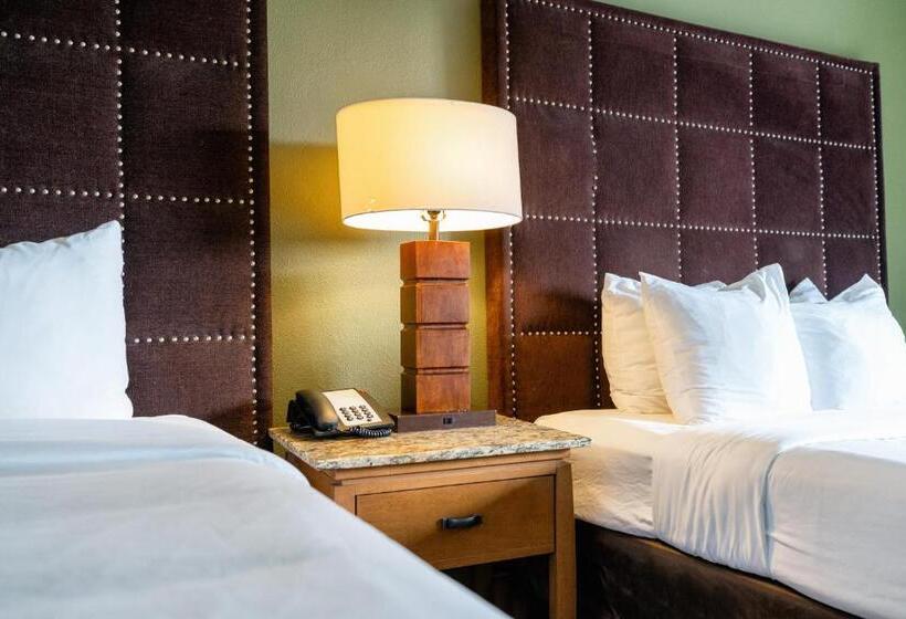 The Buena Park Hotel & Suites