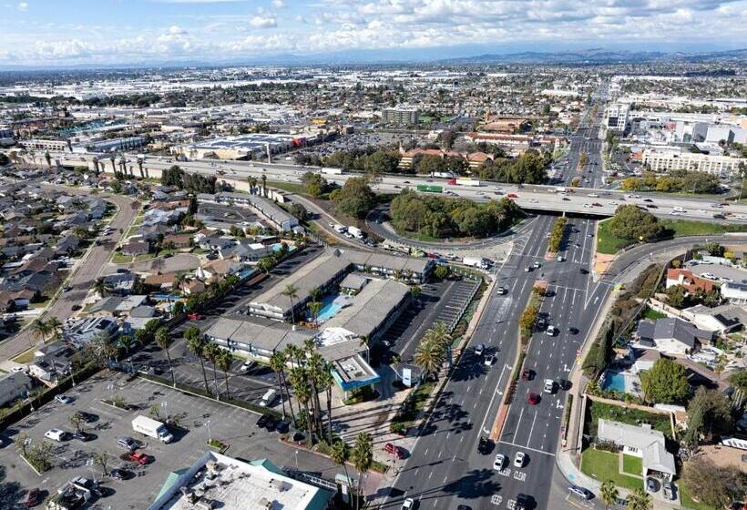 The Buena Park Hotel & Suites