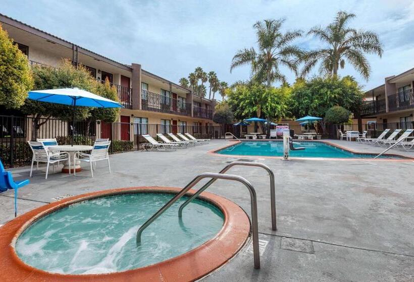 The Buena Park Hotel & Suites