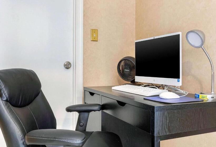 The Buena Park Hotel & Suites