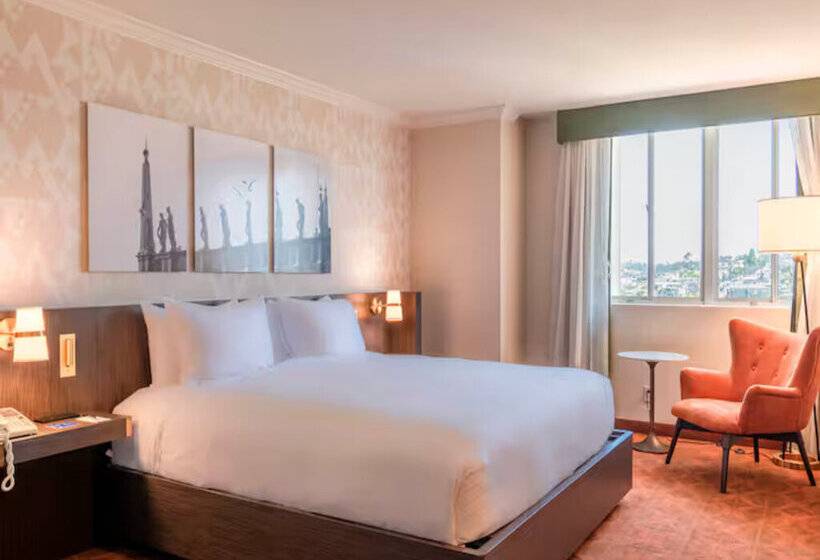 هتل Courtyard by Marriott San Diego Downtown Little Italy