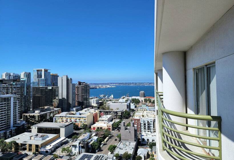 هتل Courtyard by Marriott San Diego Downtown Little Italy