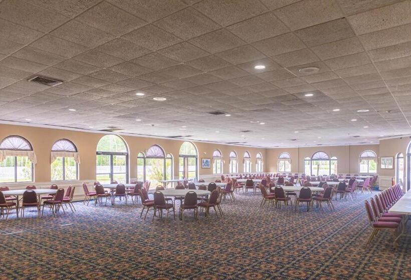 Cottonwood Suites Savannah Hotel & Conference Center