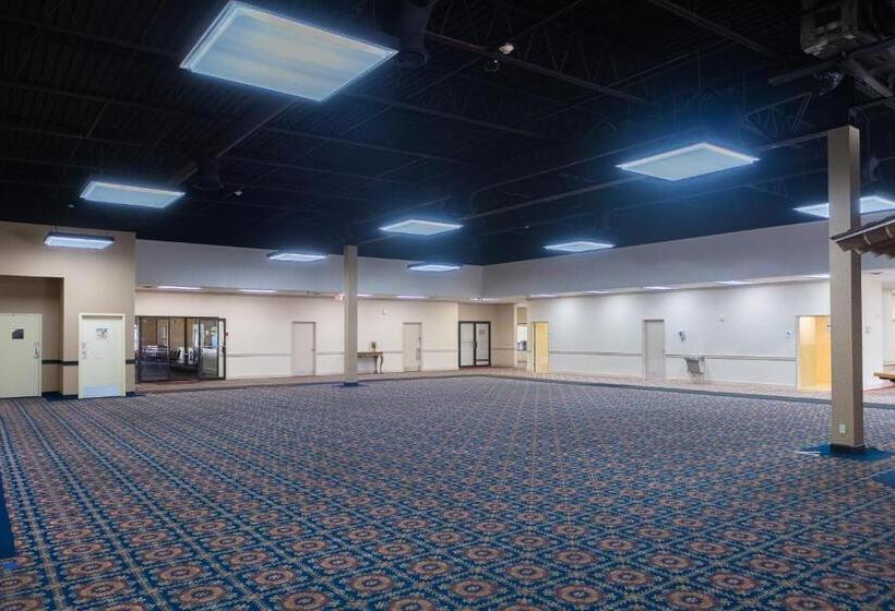 Cottonwood Suites Savannah Hotel & Conference Center