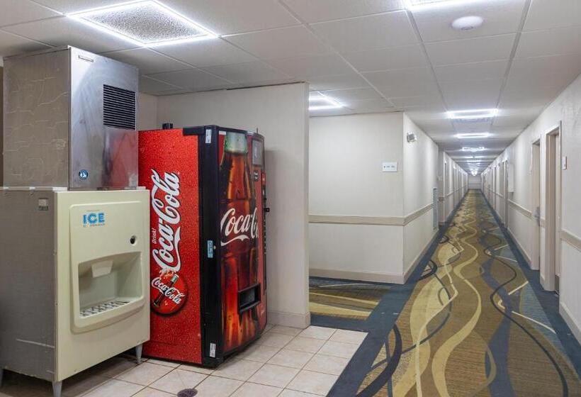 Cottonwood Suites Savannah Hotel & Conference Center