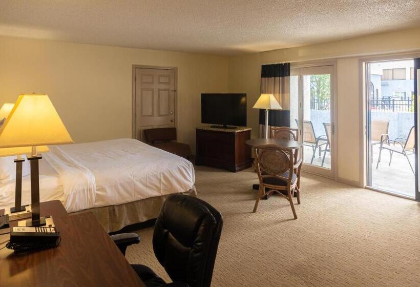 Cottonwood Suites Savannah Hotel & Conference Center
