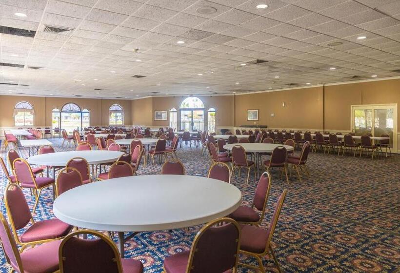 Cottonwood Suites Savannah Hotel & Conference Center