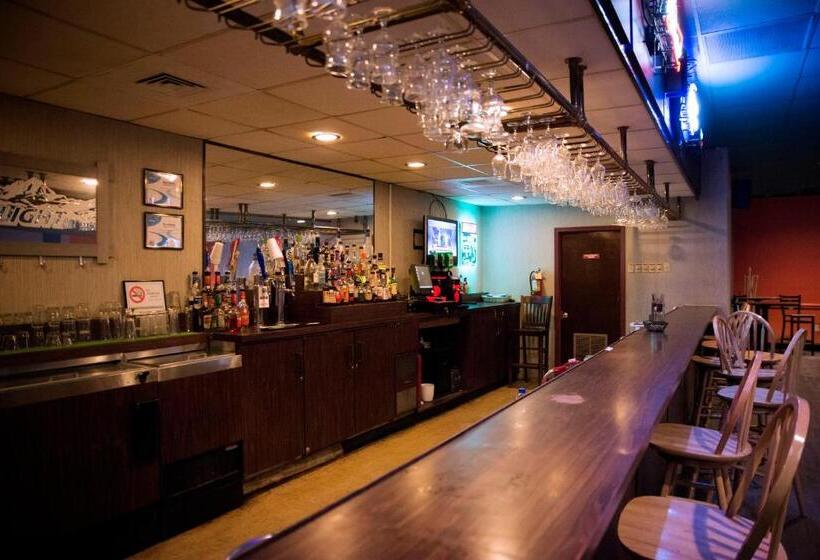 בית מלון כפרי Ahoskie Inn