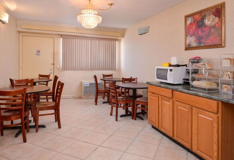 Отель Americas Best Value Inn Pittsburgh Airport