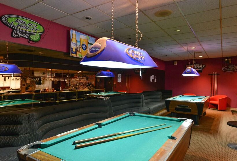 Отель Americas Best Value Inn & Suites Victoria