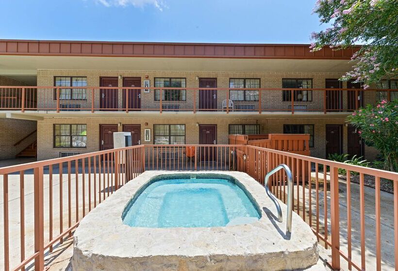 Отель Americas Best Value Inn & Suites Victoria