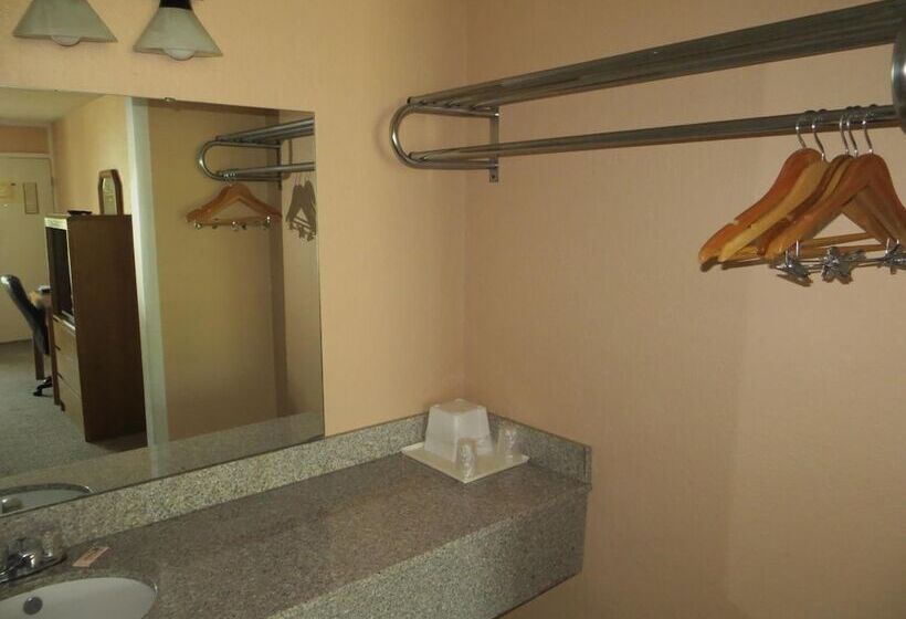 فندق Americourt Extended Stays