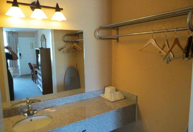 فندق Americourt Extended Stays