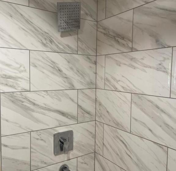 هتل Bear Mount Inn & Suites