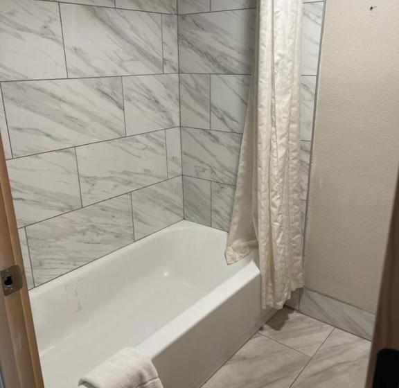 هتل Bear Mount Inn & Suites