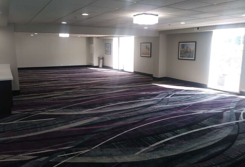 فندق Best Western Plus Commerce