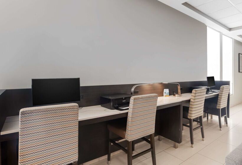 فندق Best Western Plus Commerce