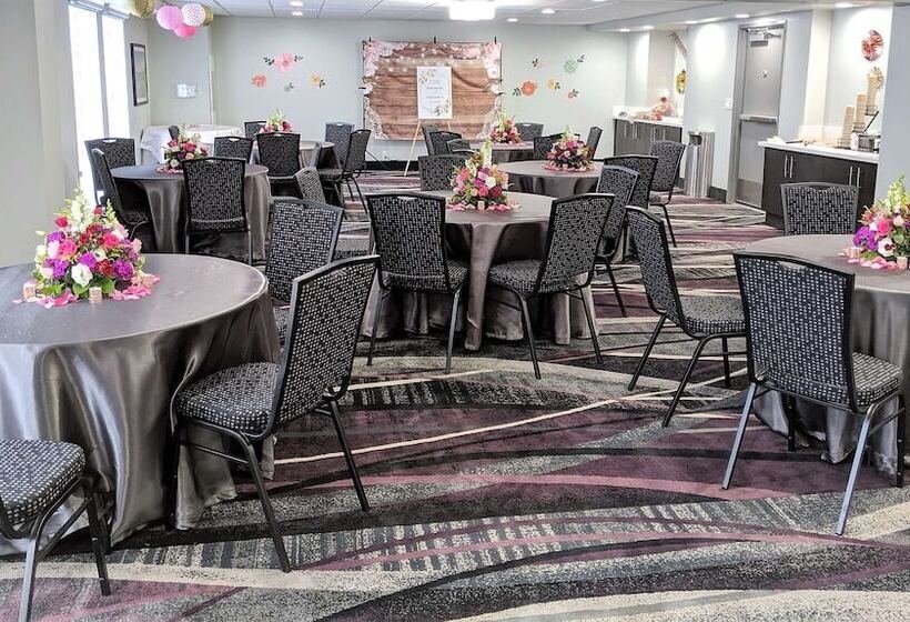 فندق Best Western Plus Commerce