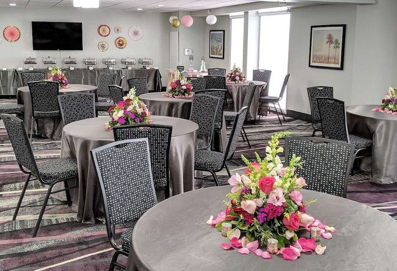 فندق Best Western Plus Commerce