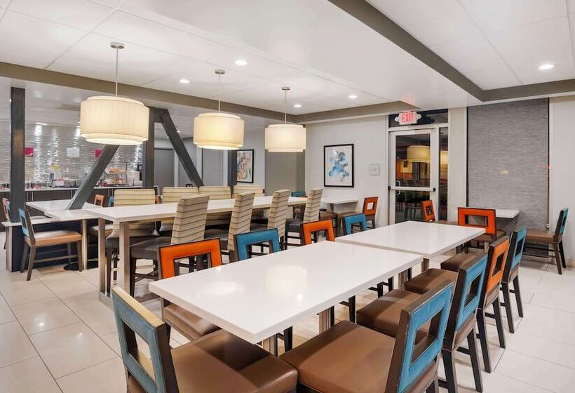 فندق Best Western Plus Commerce