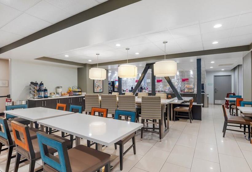 فندق Best Western Plus Commerce