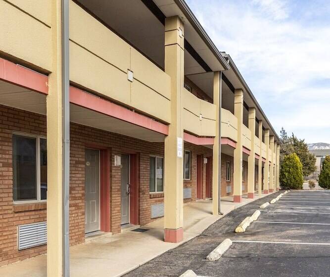 호텔 Cedar Valley Inn