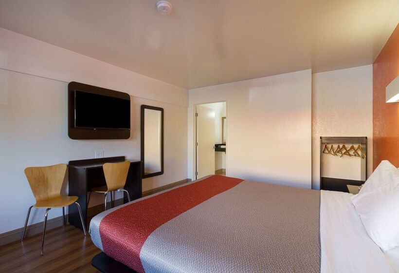 Motel 6 Claremont, Ca