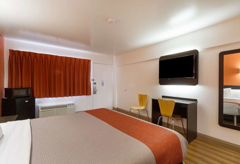 Motel 6 Claremont, Ca