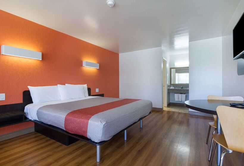 Motel 6 Claremont, Ca