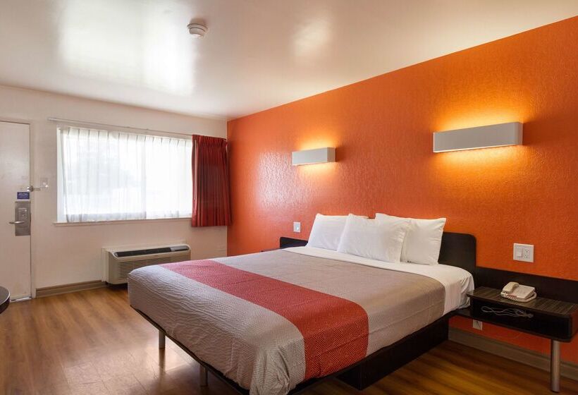 Motel 6 Claremont, Ca