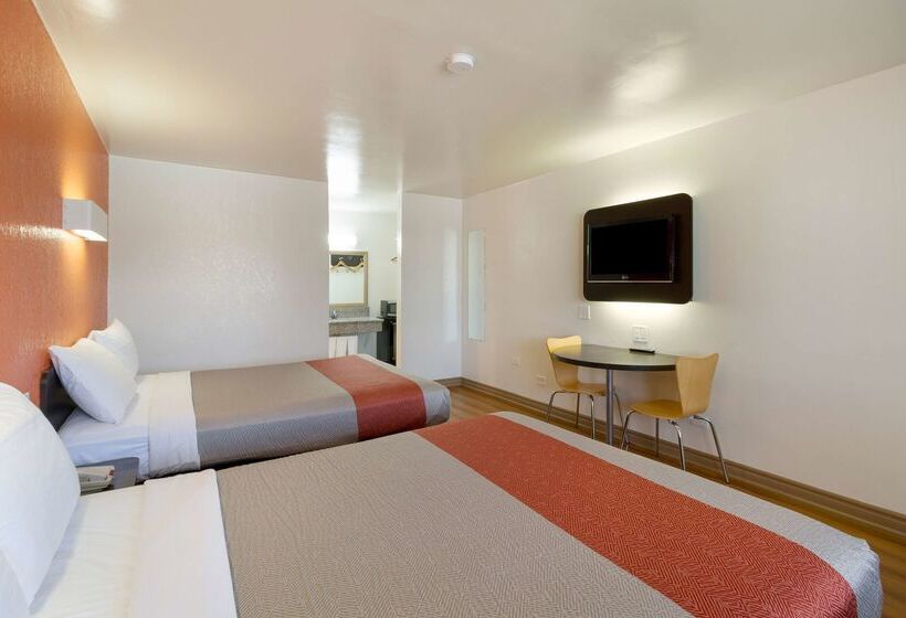 Motel 6 Claremont, Ca