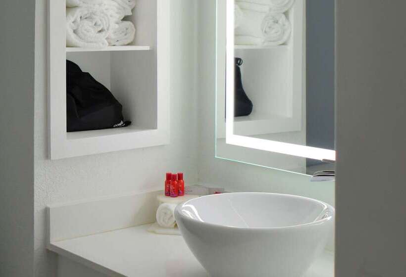 فندق Clarion Pointe Jacksonville Near Camp Lejeune