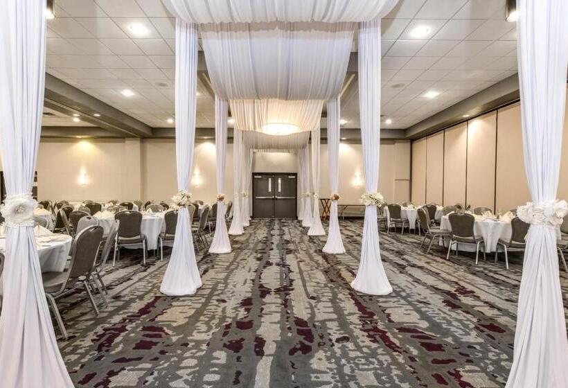 هتل Crowne Plaza Milwaukee South, An Ihg