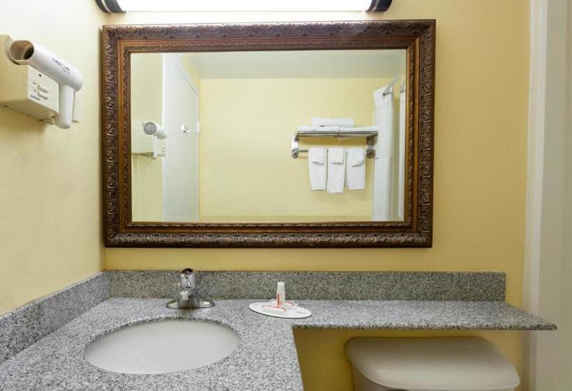 בית מלון כפרי Days Inn By Wyndham Bowling Green