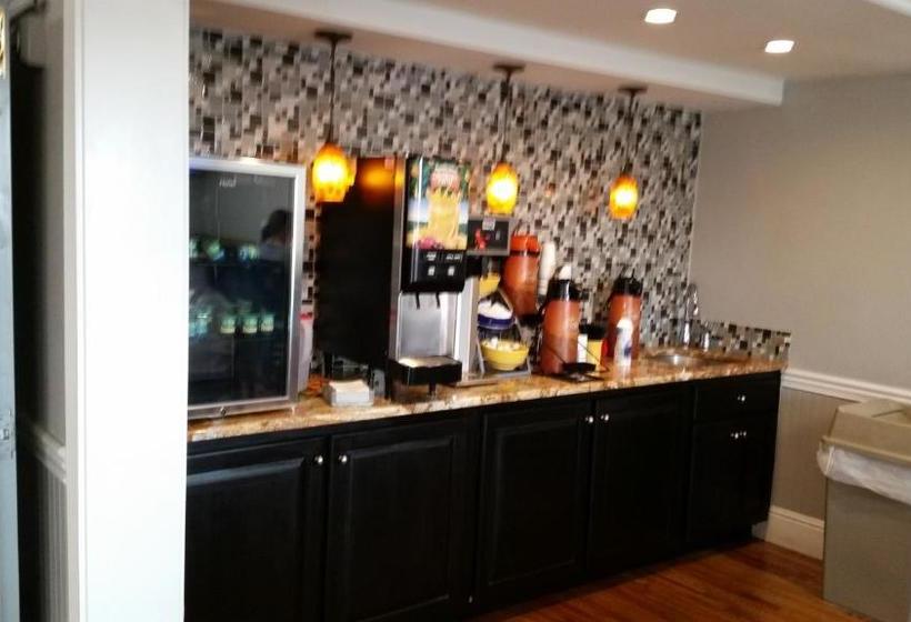 בית מלון כפרי Days Inn By Wyndham Bowling Green