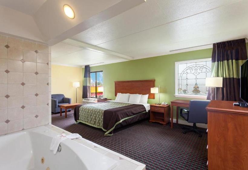 בית מלון כפרי Days Inn By Wyndham Bowling Green