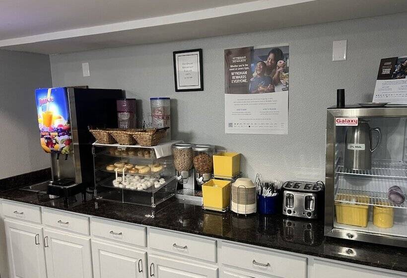 בית מלון כפרי Days Inn By Wyndham Decatur Priceville I 65 Exit 334